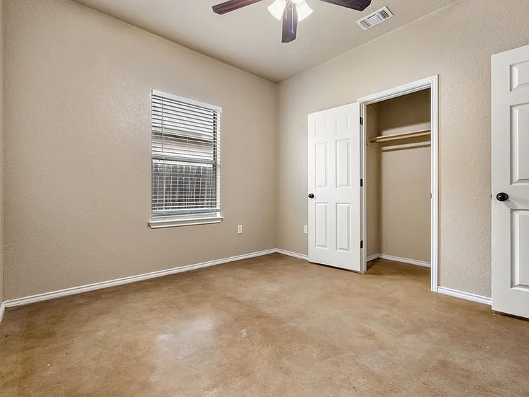 1066 Carolyn Cv — Photo 8