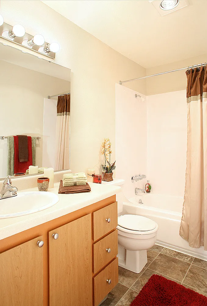 Hill Crest Apartments — Photo 1