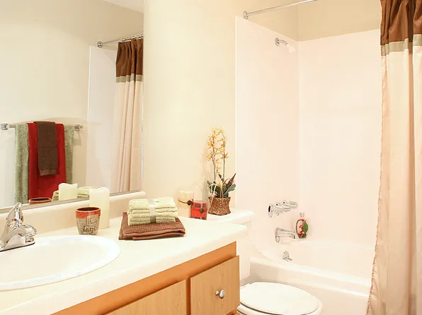 Hill Crest Apartments