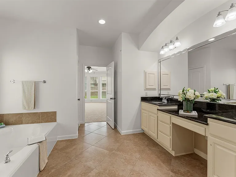 3814 Hunters Gate Ct — Photo 29