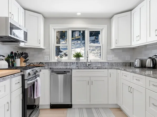 43 Woodside Ln, Arlington, MA 02474