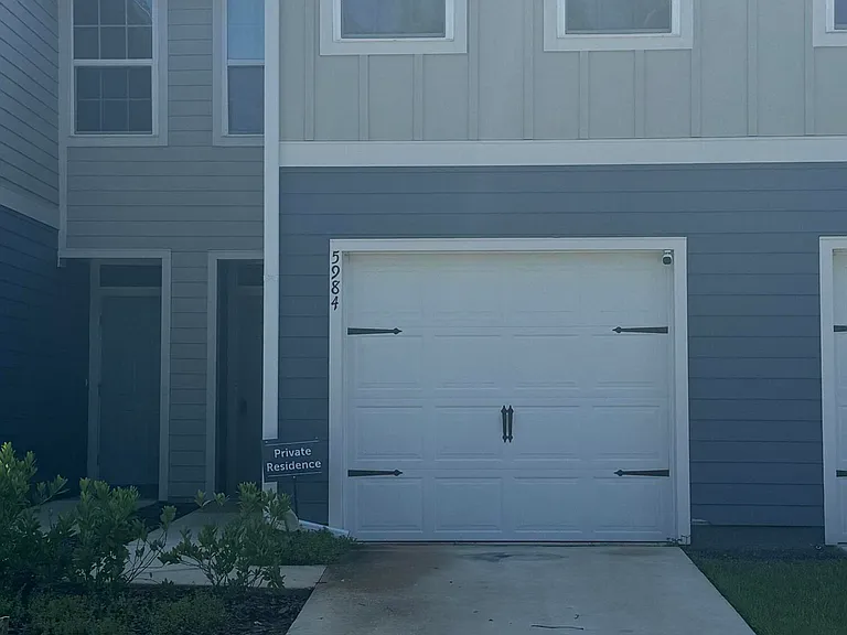 5984 Creekside Crossing Dr — Photo 3