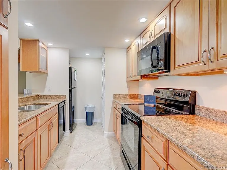 271 NE Edgewater Dr #271 — Photo 30