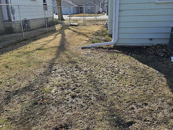 4th image of 625 E Water St
