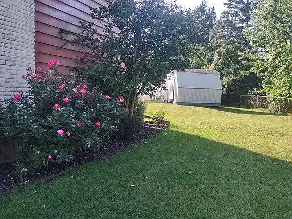 2nd image of 1945 Glenmoor Ct SE