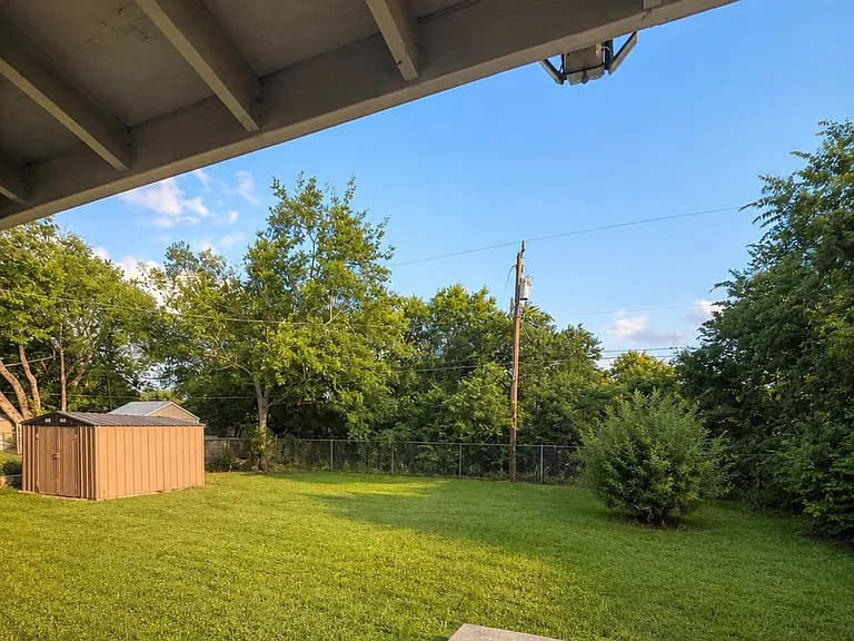 5110 Village Grn — Photo 11