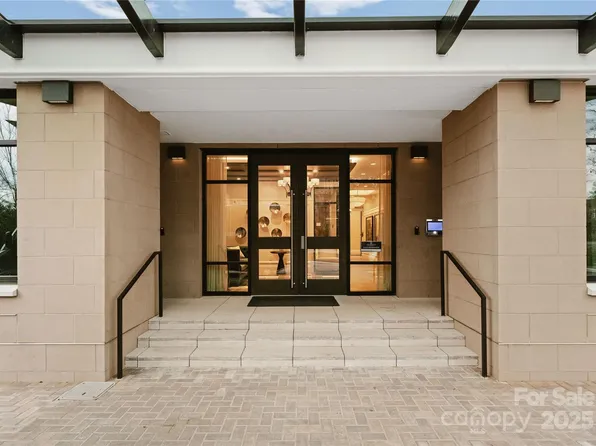 130 Cherokee Rd #104, Charlotte, NC 28207