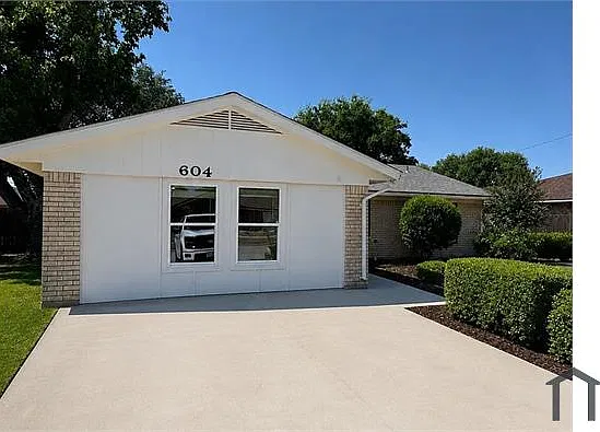 4 bed, $1,750 — Photo 2