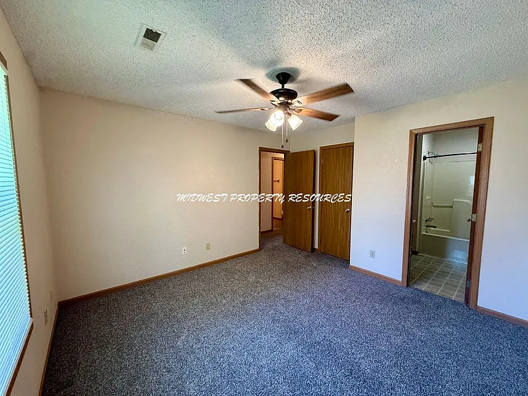 503 N Austin St — Photo 8