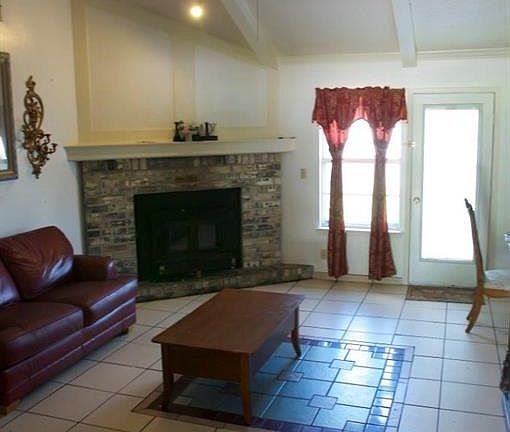 2nd image of 1117 Meadowlark Ln