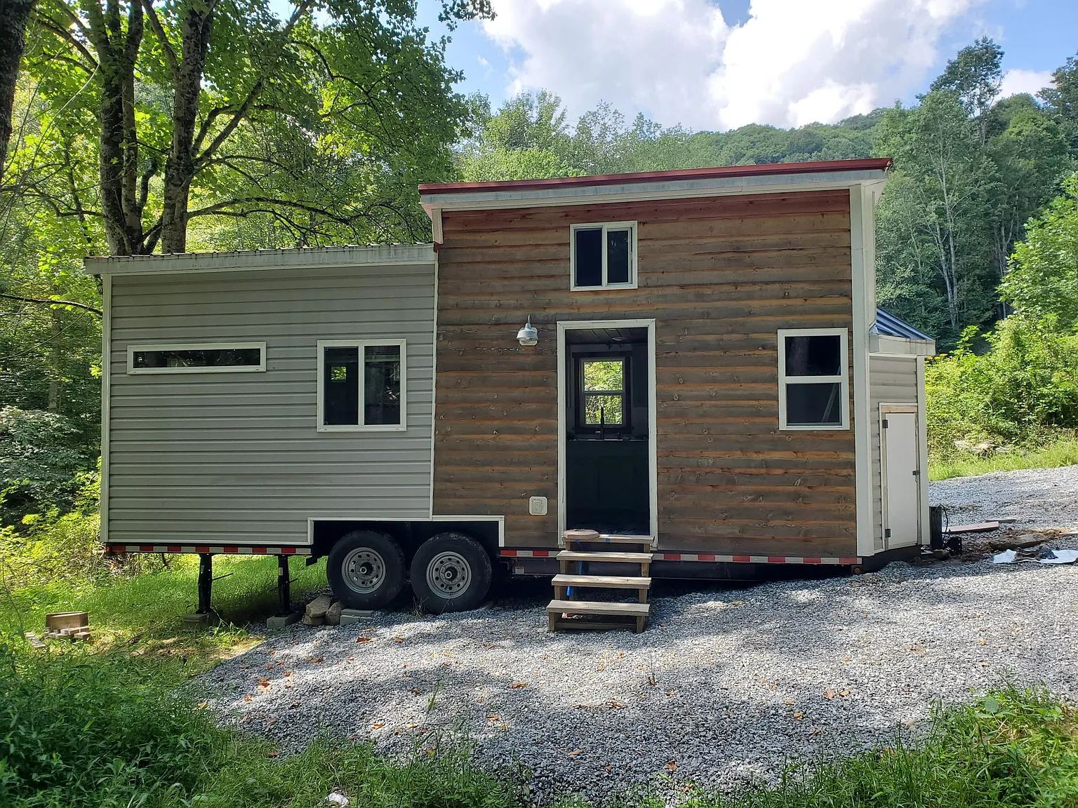 2 bed, 225 sqft, $1,275 — Photo 1