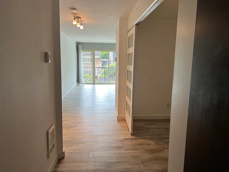 511 E Roy St #213 — Photo 11