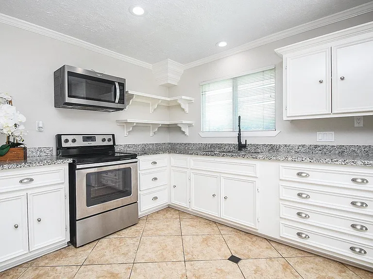6906 Grant Dr — Photo 10
