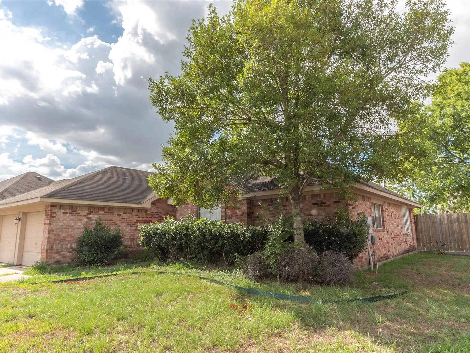 3 bed, 2.0 bath, 1442 sqft, $1,800 — Photo 4