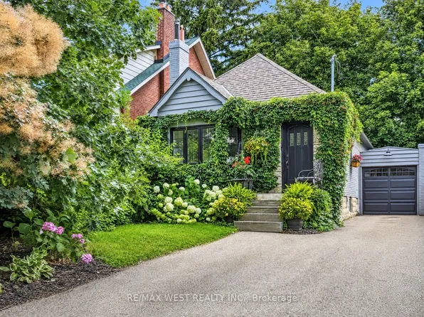 12 Brentwood Rd S, Toronto, ON M8Z 3N2