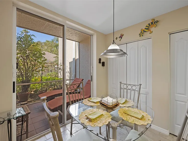 9611 Castle Point Dr #915 — Photo 6