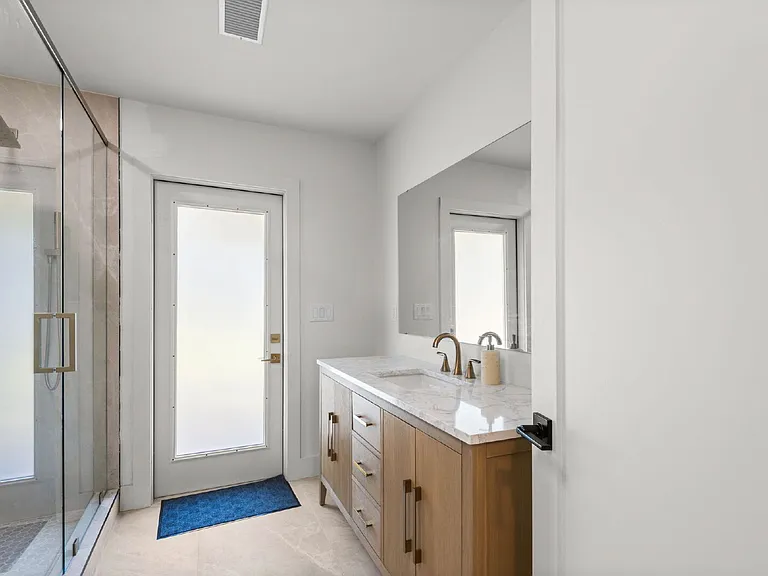 2507 Edgewater Dr — Photo 25