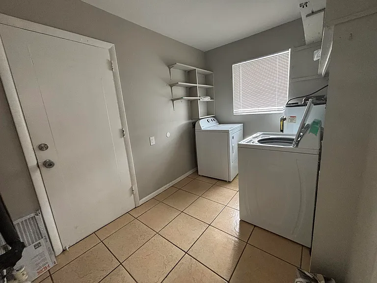 462 S Haverhill Rd — Photo 16