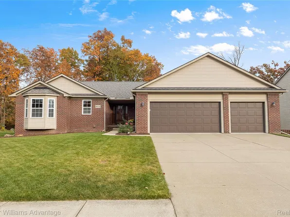 9573 Shelby Dr, White Lake, MI 48386