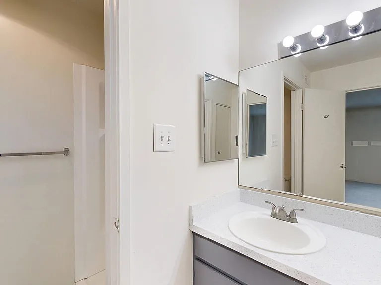 Seneca Place — Photo 55