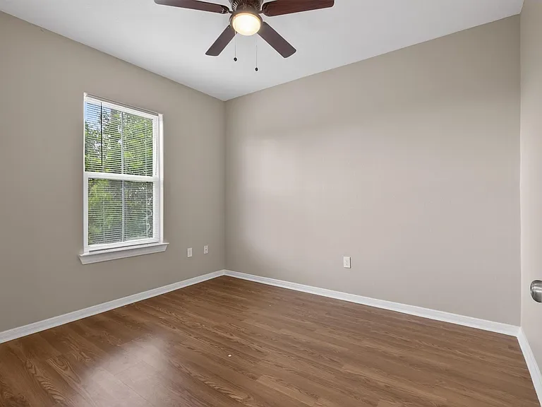 2212 Victory St — Photo 10