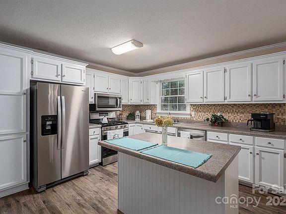 5th image of 214 Bright Ave