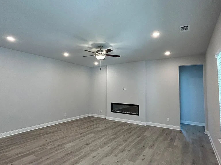 9008 Guadalupe St — Photo 33