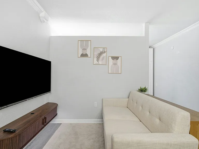 928 Ferry Rd #206 — Photo 3