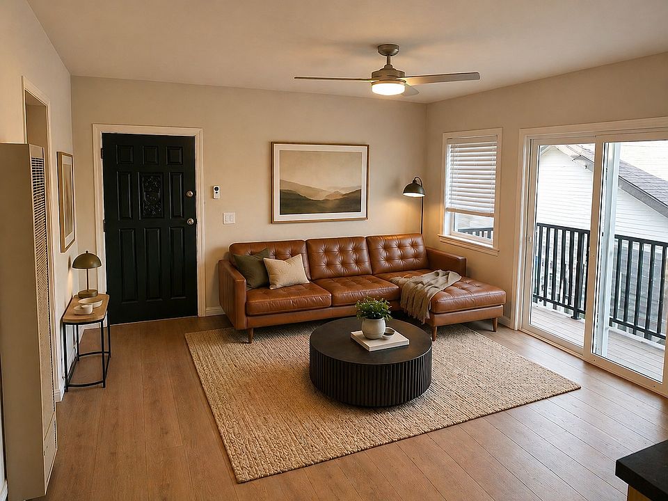Living room, facing the entrance.