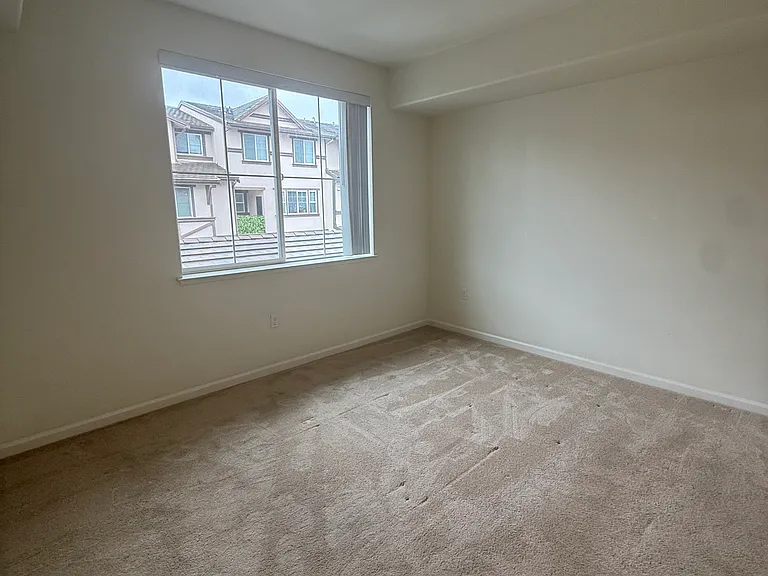 Diamond Creek Condominiums/ Apartments — Photo 44