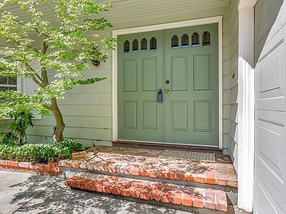 2nd image of 25 Coast Oak Way