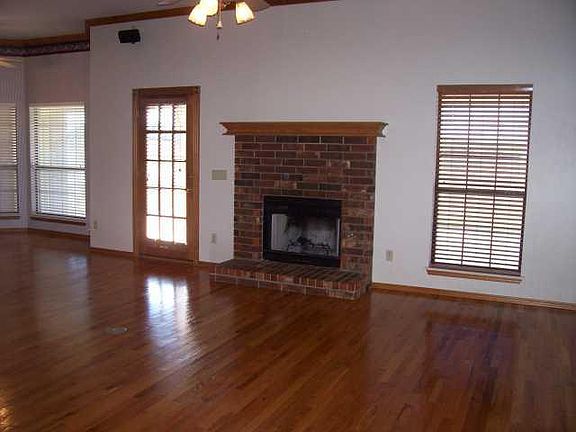 2nd image of 891 Fawn Creek Ct NE