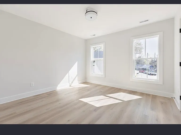 2305 Harvard Ave — Photo 15