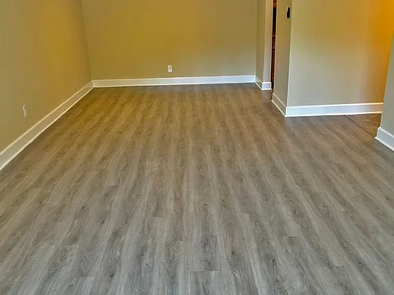 Laurelwood Apartments — Photo 17