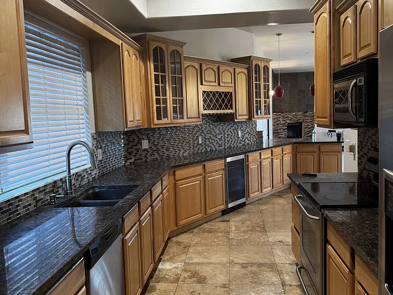 2360 E Sequoia Dr — Photo 4