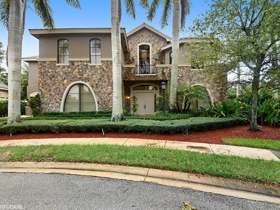 1st image of 10592 Versailles Blvd