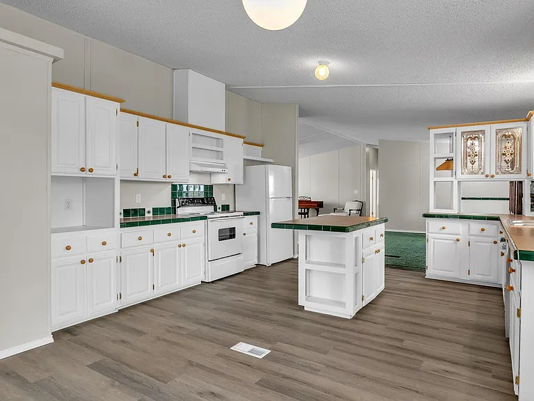 3457 S Foster Rd — Photo 2