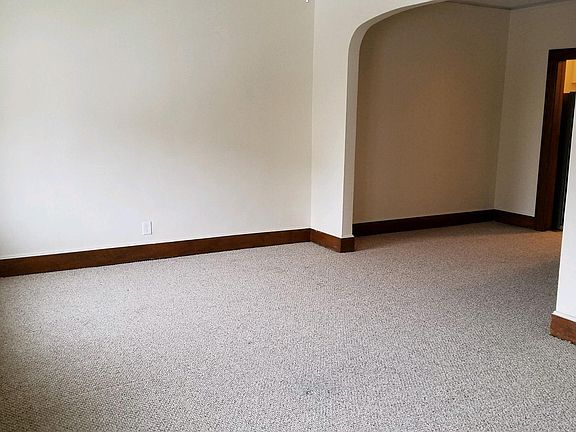4th image of 405 Ashmun St