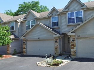 1719 Maplewood Ct, Grayslake, IL 60030