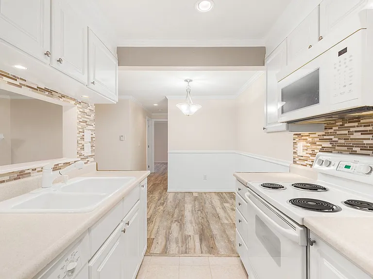 14200 NE 171st St #E101 — Photo 9