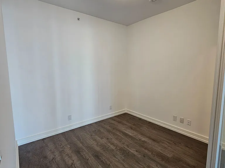 75 James St S #1101 — Photo 9
