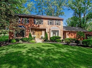 72 Pinehurst Ct, East Amherst, NY 14051