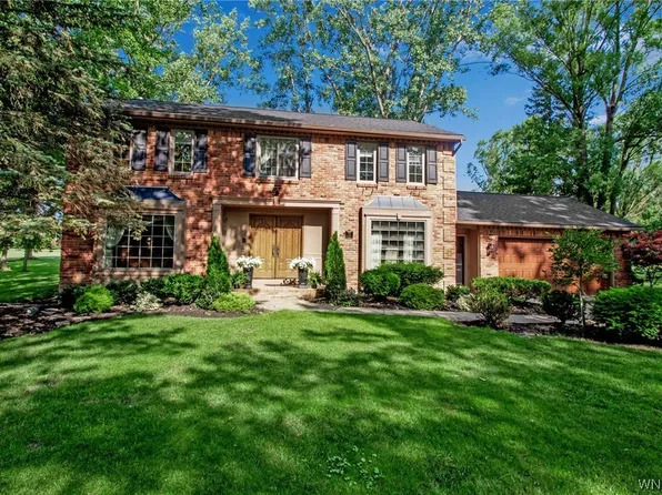 72 Pinehurst Ct, East Amherst, NY 14051