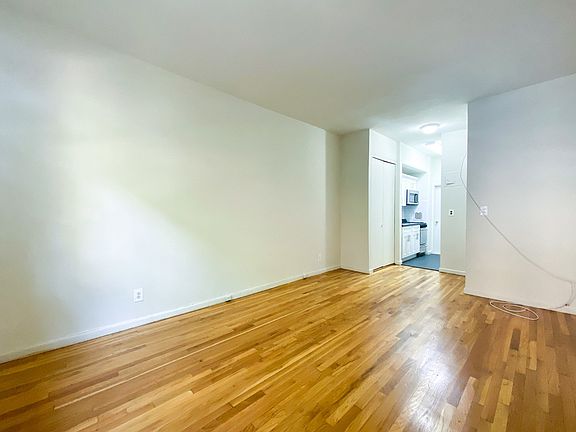 3rd image of 306 W 47th St APT 2C