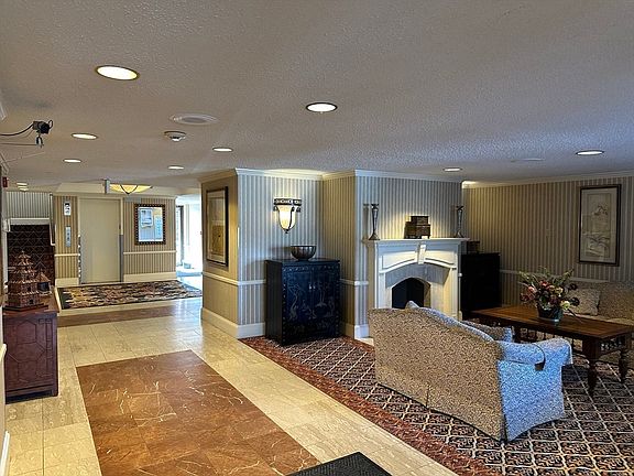 4th image of 1004 Paradise Rd APT 1K