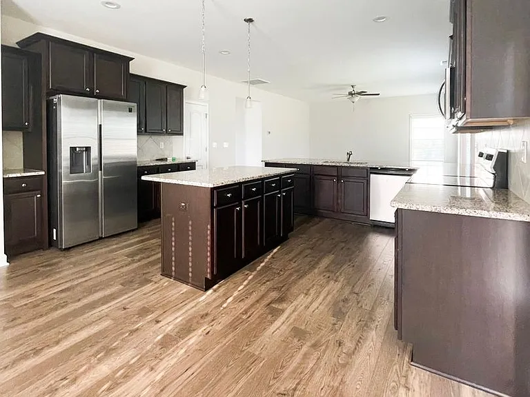 351 Springhaven Dr — Photo 3