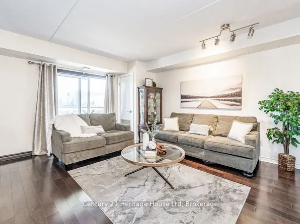 43 Goodwin Dr #212, Guelph, ON N1L 0E8
