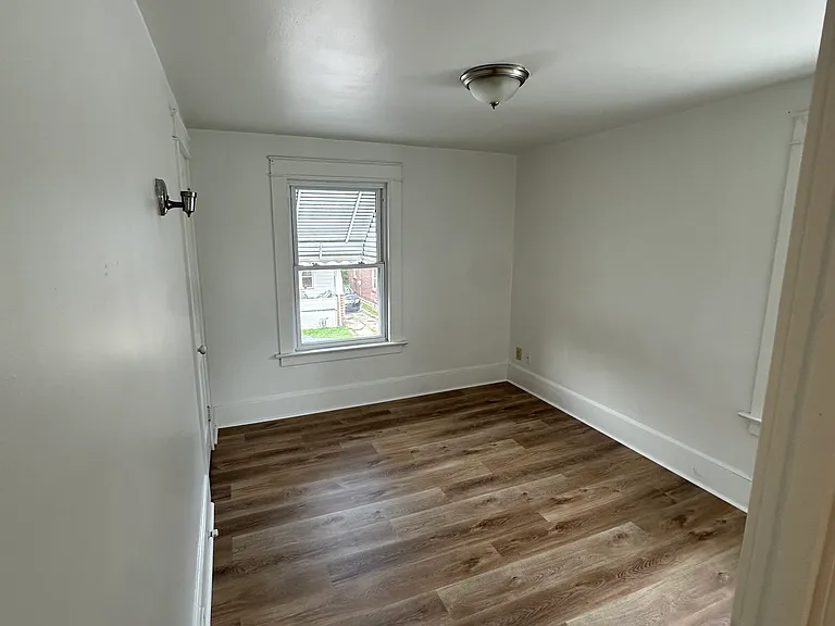 2627 Van Buren Ave — Photo 8