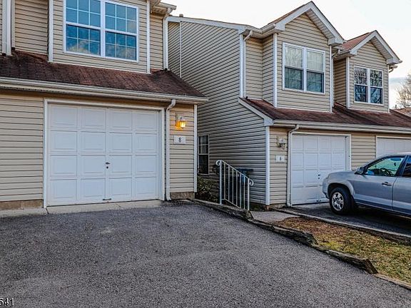 2nd image of 8 Boyard Ct