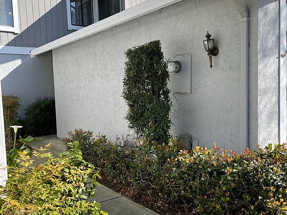 3rd image of 79 Bear Claw Way